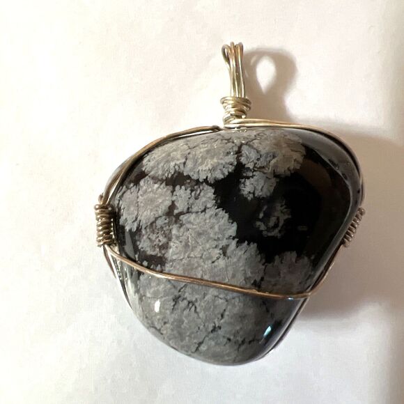 Black & Gray Snowflake Obsidian Pendant w/ Plastic Bracelet & Drop Earrings Set - Picture 4 of 16